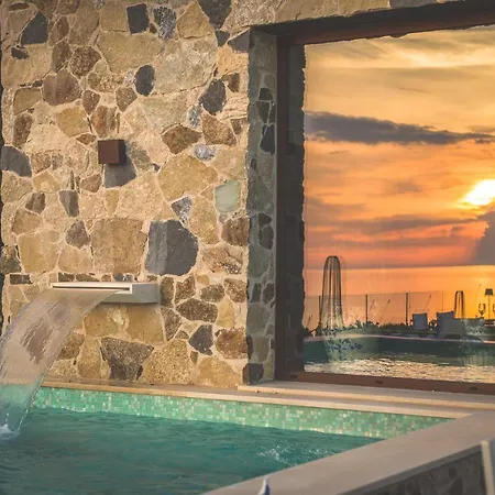 Ngonia Bay Boutique Hotel 4*